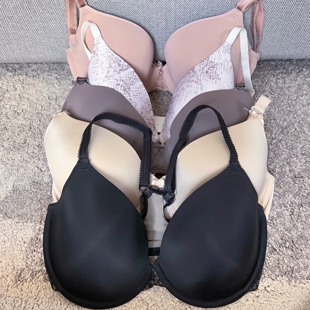 Lot of 32DDD Bras